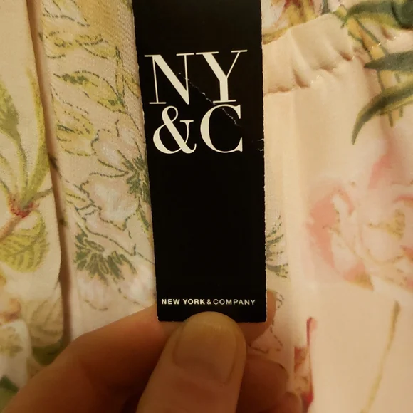 Nwt. Stunning, gorgeous dress. High low. Ruffles. Very feminine. Elastic waist - Picture 11 of 16